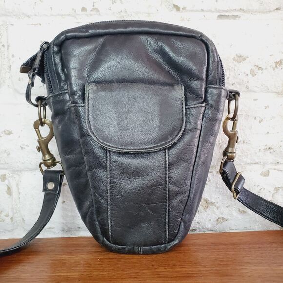 L.L. Bean Handbags - L.L.Bean Womens Black Leather Holster Purse Vintage Cross Body Shoulder Bag